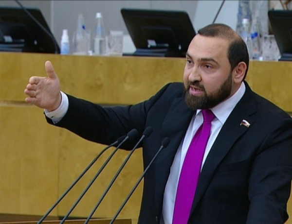 Исрафил Исрафилов наводит мосты, а за спиной шелестят следственные протоколы