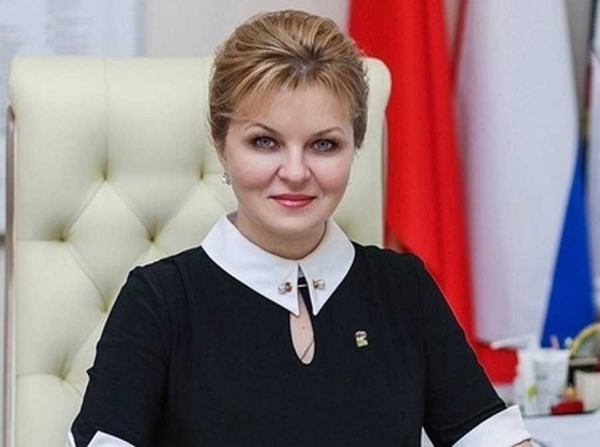 Алена Сокольская устроилась советником Василия Анохина после схем с недвижимостью в Клину